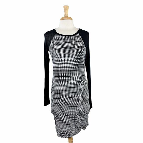 BCBGMaxazria Dress‎ Size Medium "Crista" in Comb Longsleeve Sheath Midi Print - Picture 1 of 6